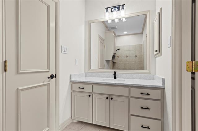 Building Photo - 1925 Manor Way Dr