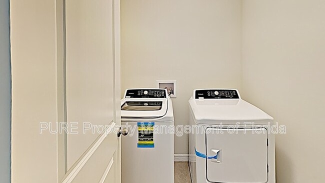 Building Photo - 9734 Pepper Tree Pl