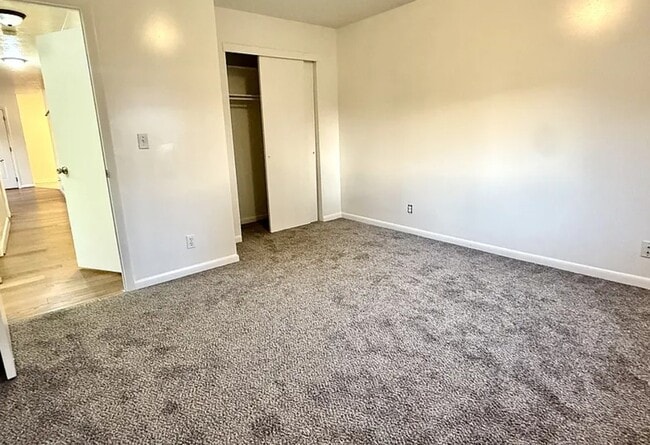 Building Photo - 418-420 E 12th Ave