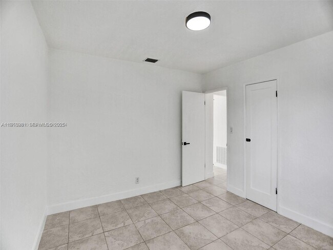 Building Photo - 708 N 20th Ave