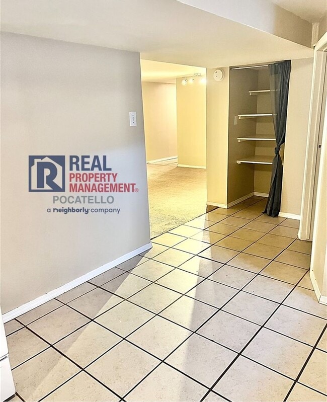 Building Photo - 611 N 11th Ave