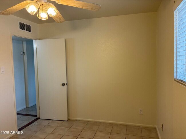 Building Photo - 1349 E Sahuaro Dr