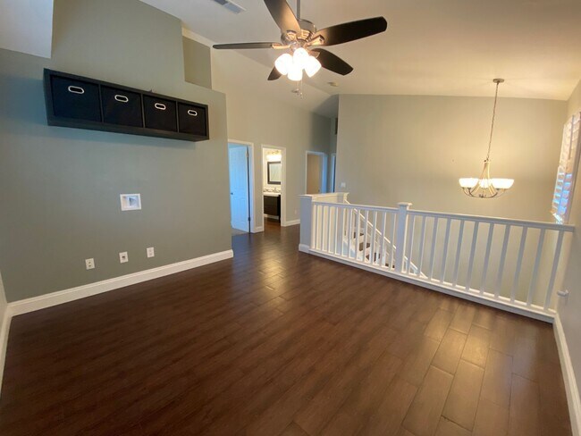 Building Photo - Beautiful & Spacious Home with Modern Touches