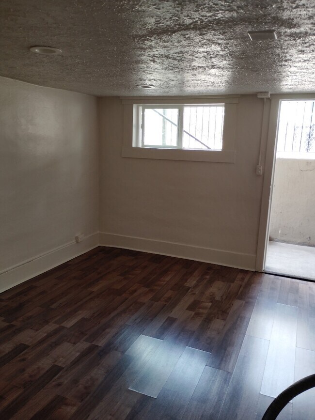 Building Photo - 170 E 300 N