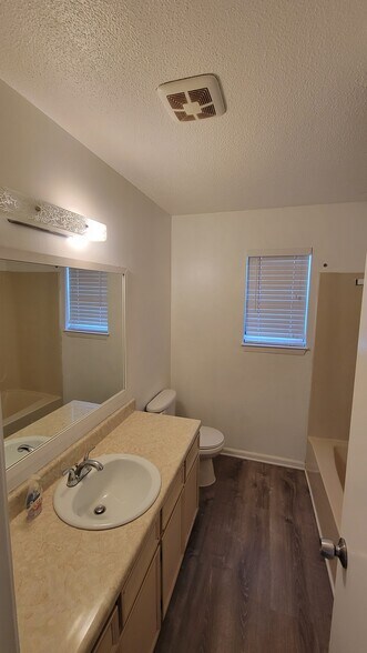 Building Photo - 92 Bradford St, Unit 2