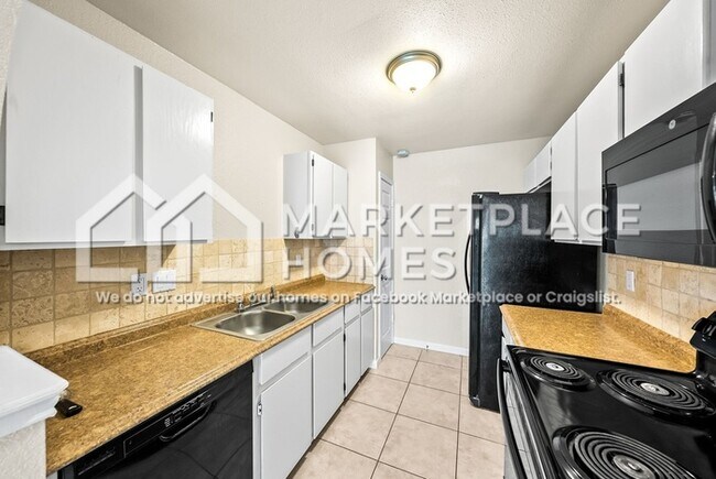 Building Photo - 1001 Greenbriar Loop