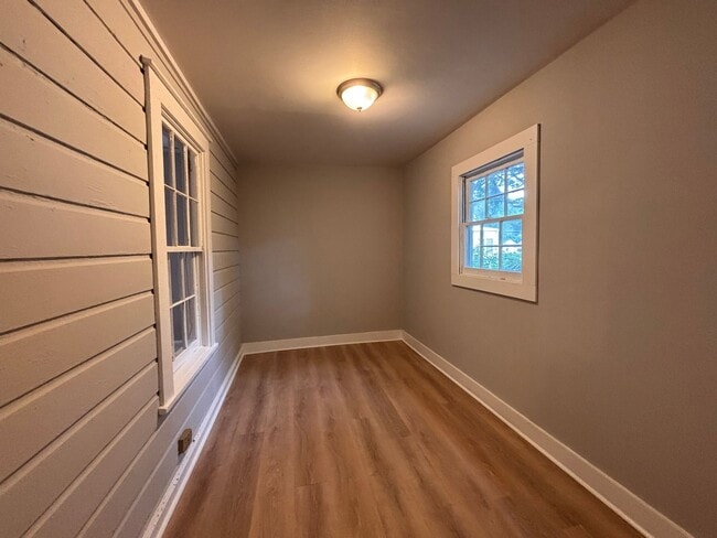 Building Photo - 3 Bedroom, 1 Bath home in West Rome!