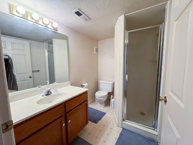 Building Photo - 582 N 500 E