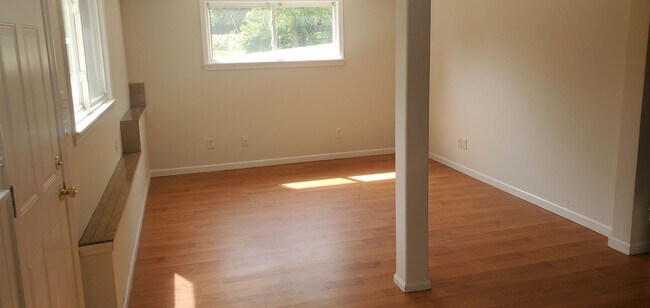 Building Photo - 3211 Martha Dr