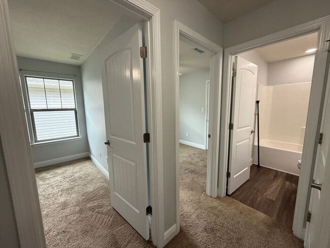 Building Photo - Pensacola - Weatherstone - 3 bedroom, 2 bathroom