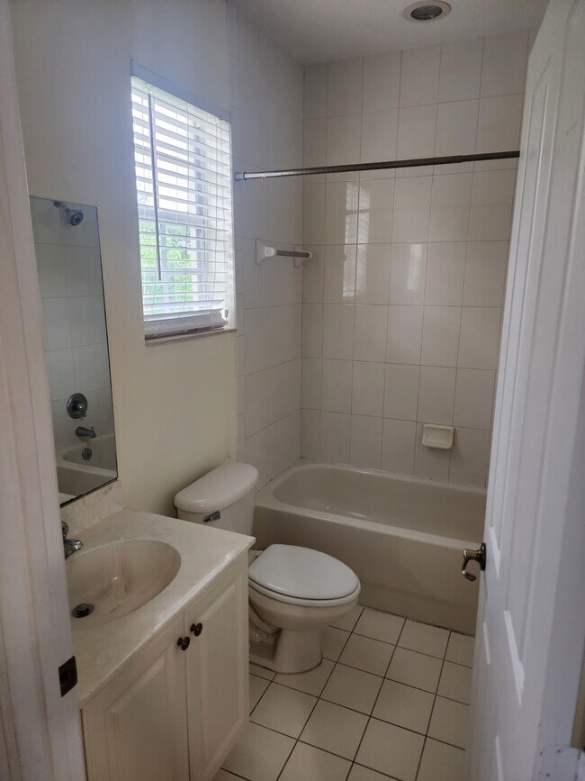 Building Photo - 460 Marbella Dr