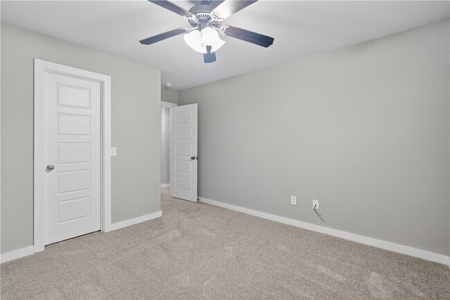 Building Photo - 2304 SW Juniper Ave