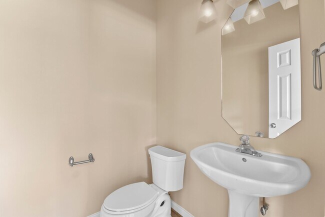 Building Photo - Charming 3-Bed, 2.5-Bath Home in the Heart...