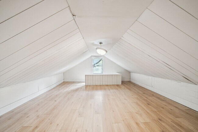 Building Photo - Spacious 3 Bedroom Home in Spring Garden (Single Family)