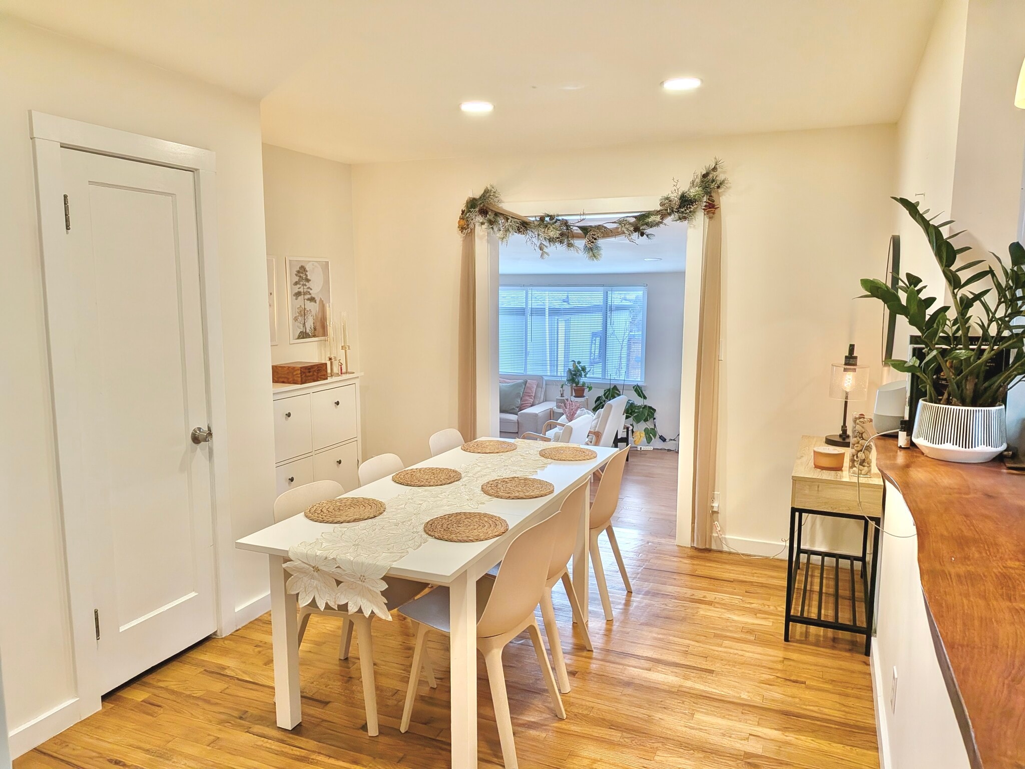 Building Photo - 850 S Osage St