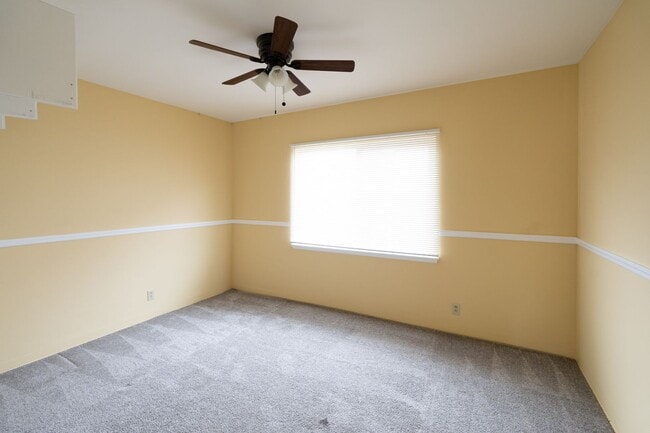 Building Photo - 207 Mayflower Ave