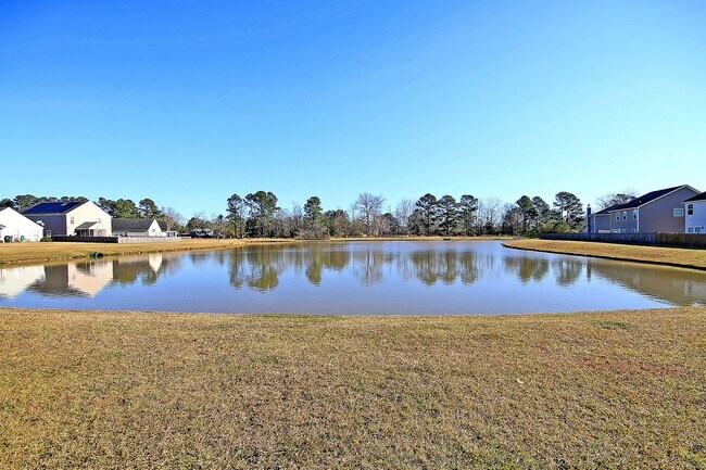 Building Photo - Convenient Location with Modern Amenities