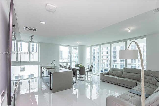 Primary Photo - 1080 Brickell Ave