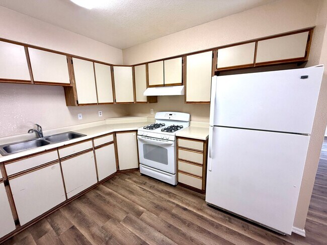 Building Photo - Cute 3 Bedroom 2 Bathroom House in Hualapa...