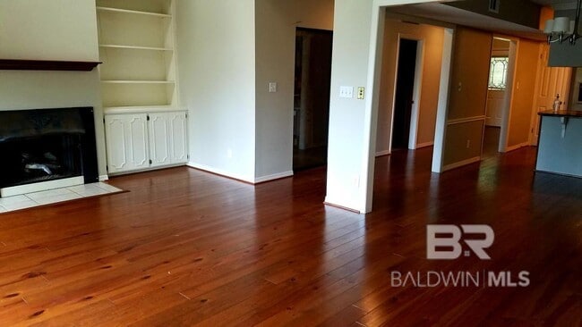 Building Photo - 31 Lake Shore Dr