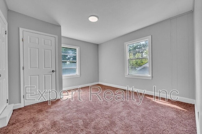 Building Photo - 4807 Terrace M