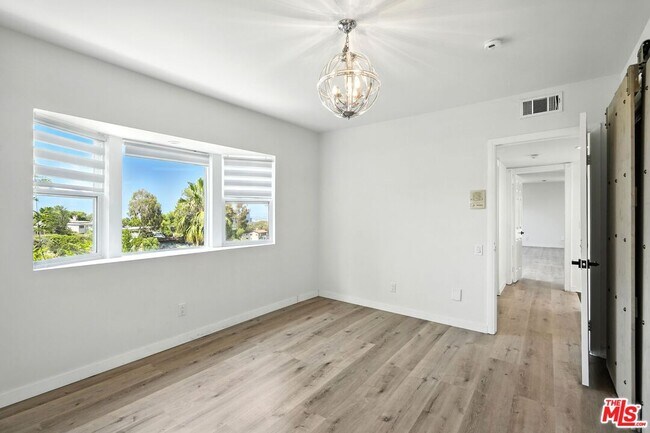 Building Photo - 5128 Llano Dr