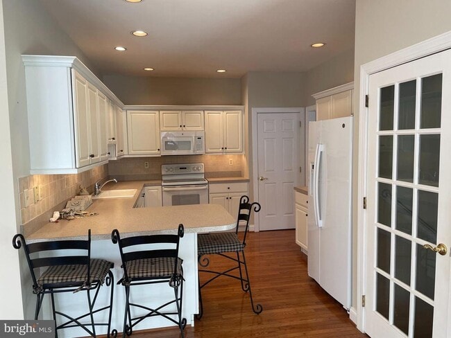 Building Photo - 480 Braceland Dr