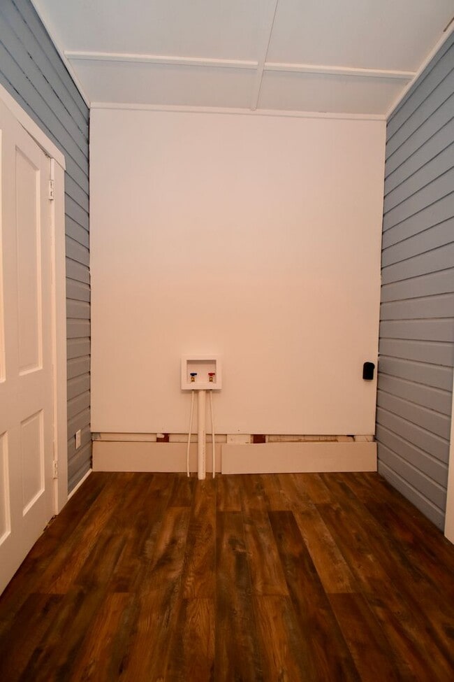 Building Photo - Updated 4 Bedroom Home Close to Tech!