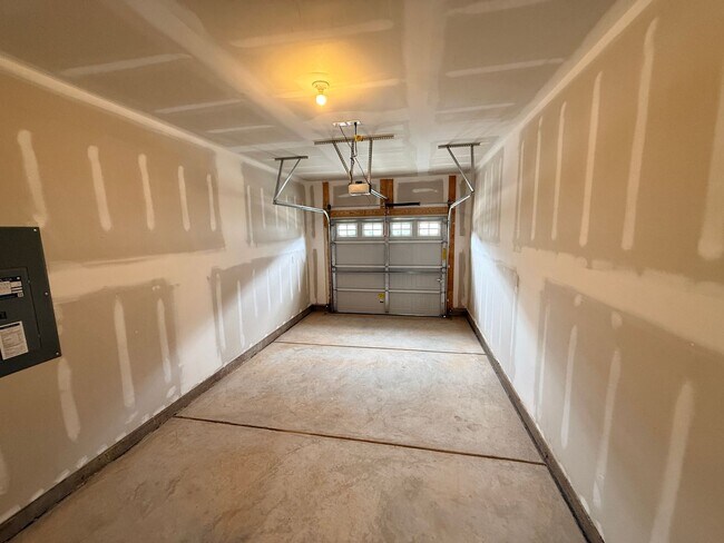 Building Photo - 3009 Kingsfield Rd