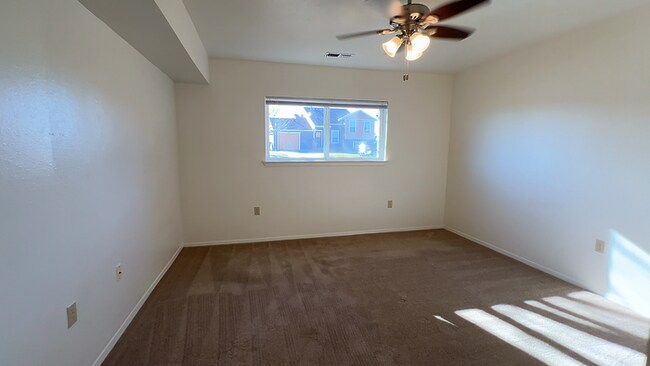 Building Photo - 962 Red Cloud Ct