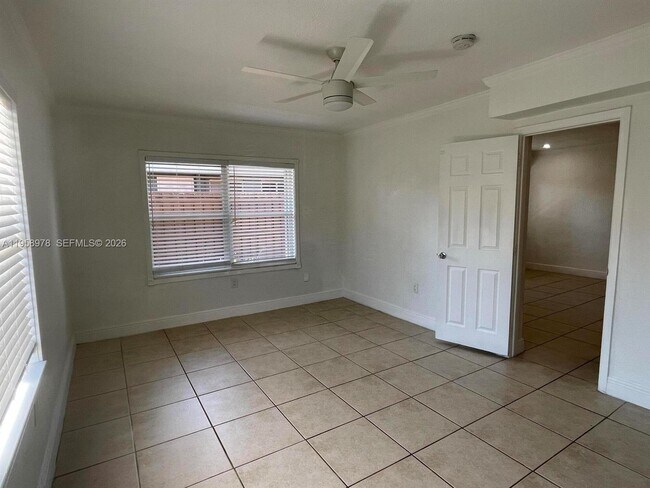 Building Photo - 1021 N Victoria Park Rd