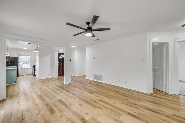 Building Photo - 7004 Trendal Ln
