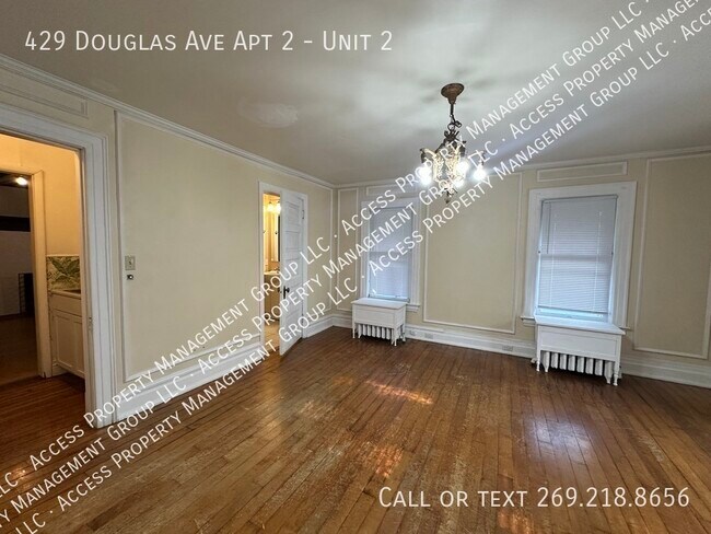 Building Photo - 429 Douglas Ave