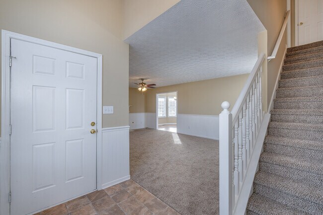 Building Photo - Gorgeous 4-bedroom, 2.5-bathroom home