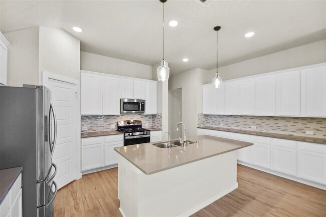 Building Photo - 18811 Cottonwood Bayou Ct