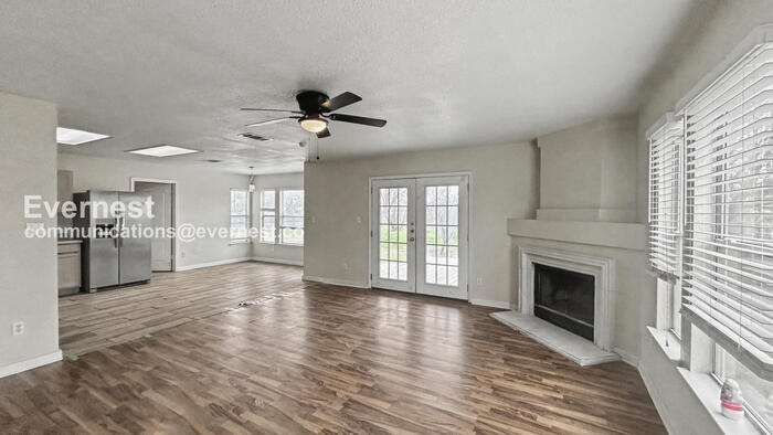 Building Photo - 386 Siebert Dr