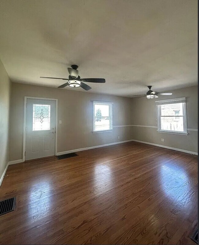 Building Photo - Close to Campus! 4BR Home with Finished Basement, Private Parking & Hardwood Floors