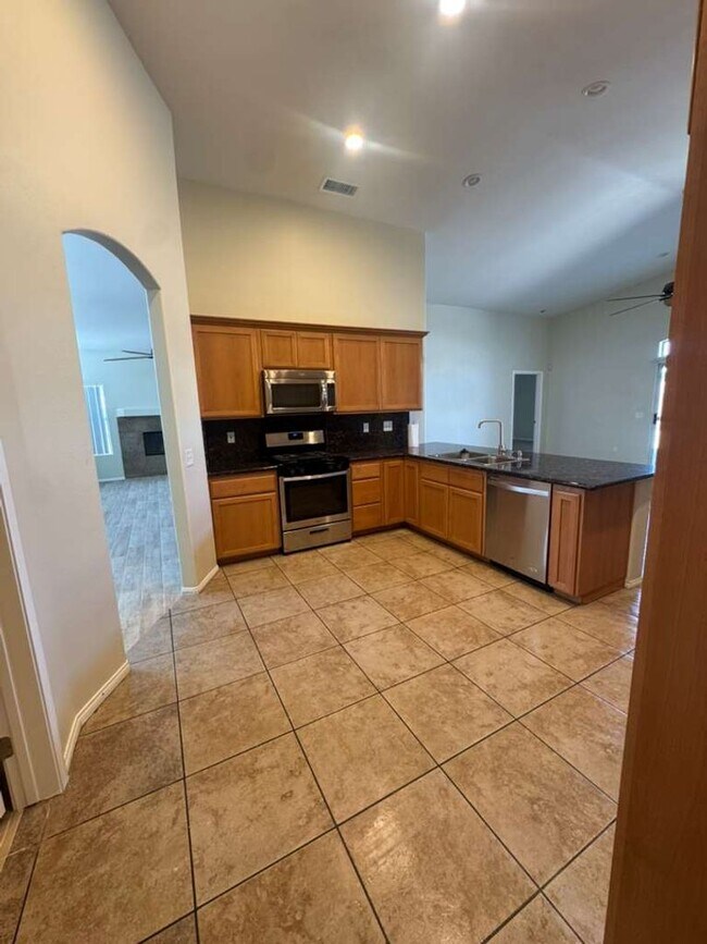 Building Photo - AVAILABLE NOW - $500 off first month rent - 4bd/2ba, 1895 Sq. Ft. Single Family Home with Solar