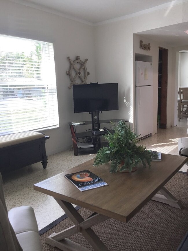 Building Photo - 2BR/2BA Venice Island Duplex