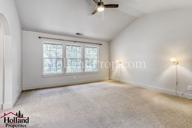 Building Photo - Beautifully Home Near Waterhouse Trail & Lake