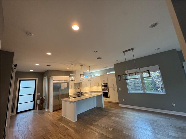 Building Photo - 1908 Kinney Ave