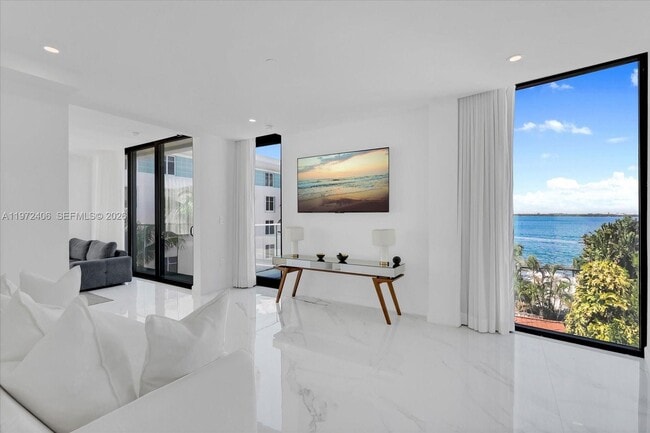 Building Photo - 11 Century Ln