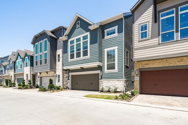 Building Photo - 10916 Brambling Wood Dr