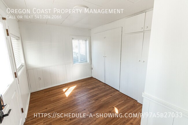 Building Photo - 537 SW 32nd St