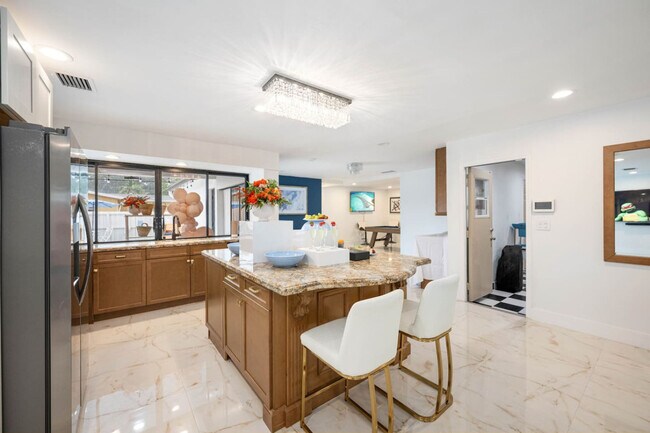 Building Photo - 8444 Sheraton Dr