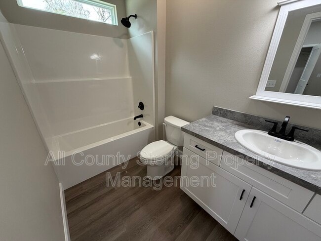 Building Photo - 1418 SE Magnolia Loop