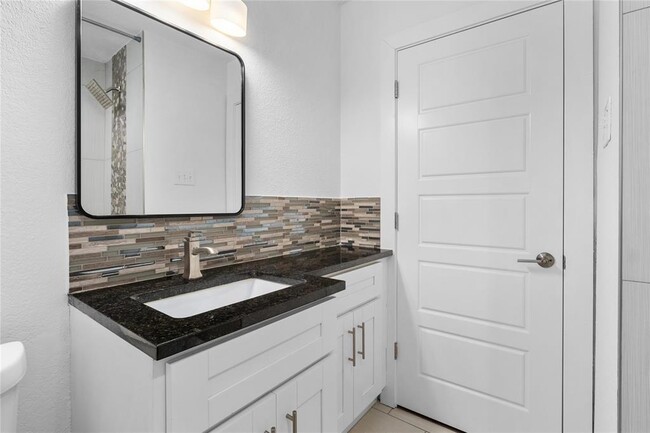 Building Photo - 6414 Kenilworth Dr
