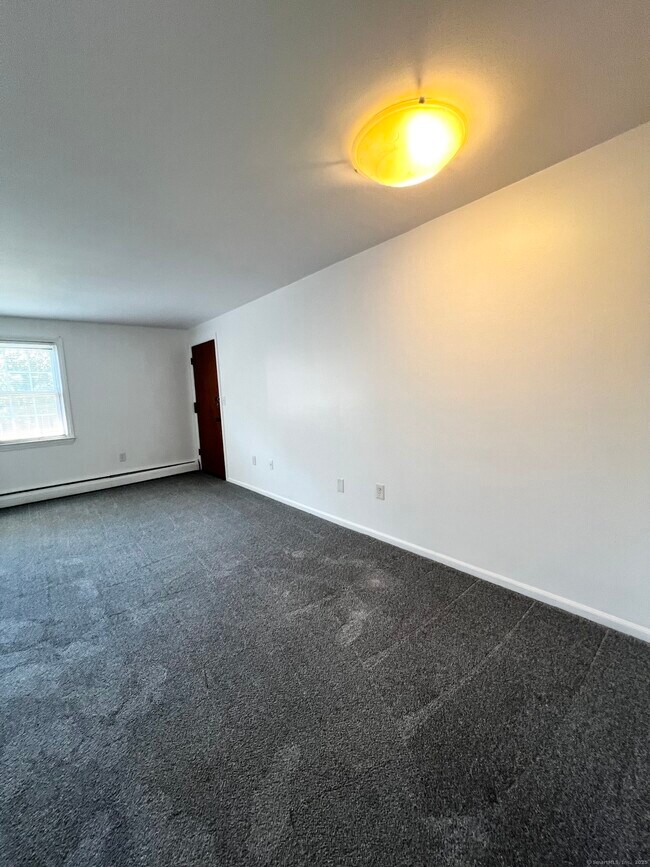 Building Photo - 9 Grandview Dr