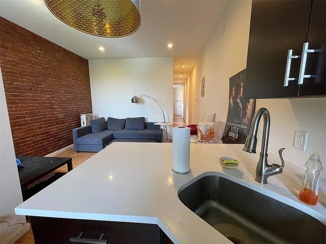 Building Photo - 767 Park Pl