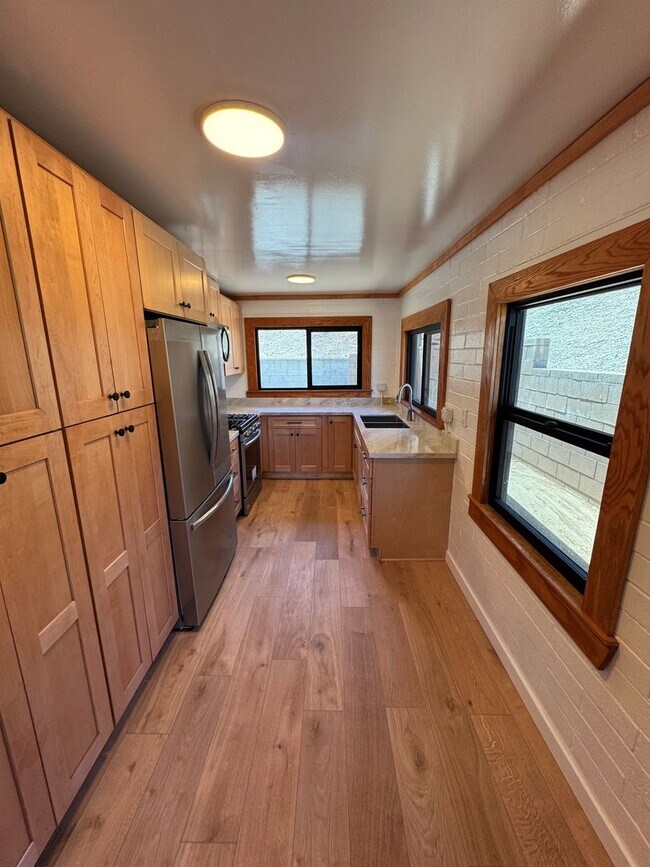 Building Photo - 8220 Edison Dr